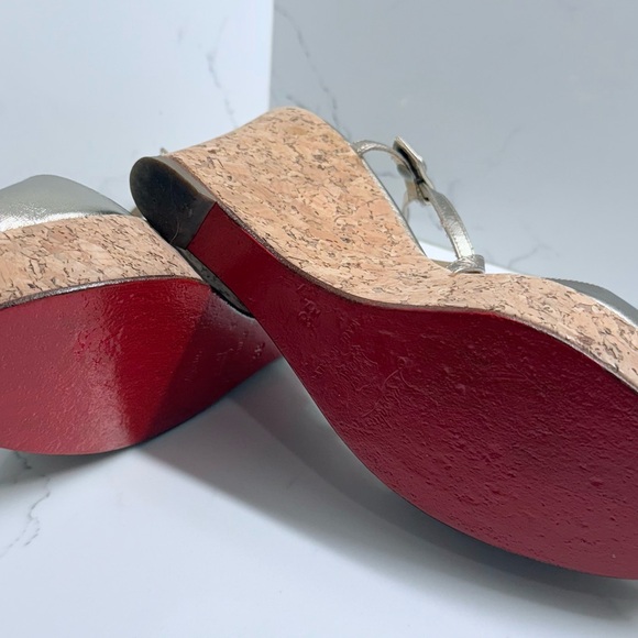 Elegant Metallic Gold Christian Louboutin Wedges - Picture 5 of 8